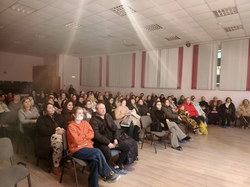 Воспитание души: как артисты школьного театра "Ровесник" растрогали родителей до слез. ❤️ 18 февраля