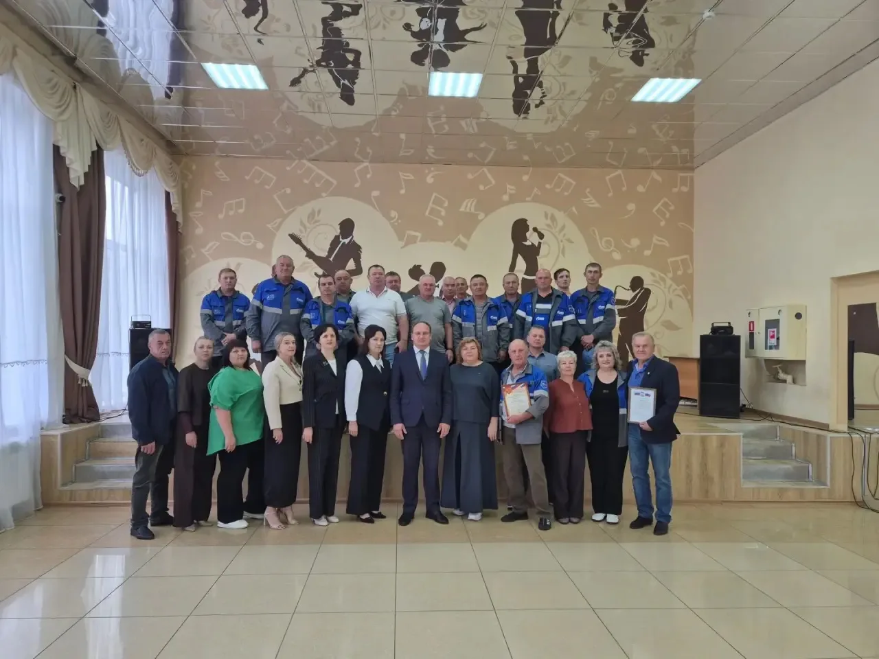 В районном Доме культуры прошёл праздник, посвящённый Дню нефтяной, газовой и топливной...