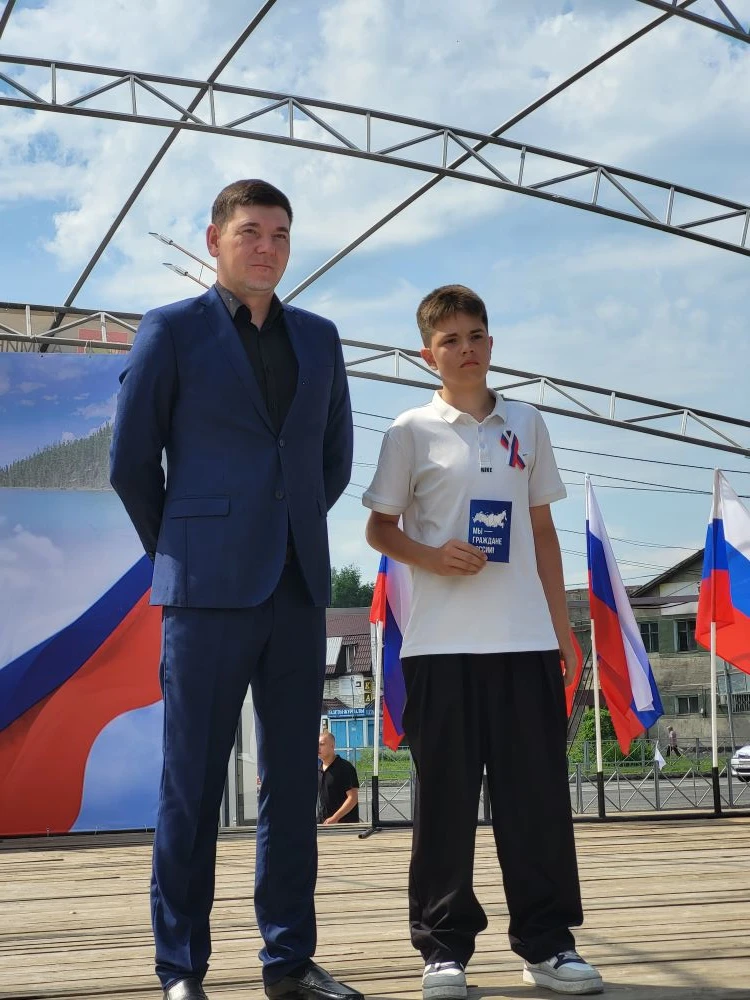🌟🎉 На праздничном концерте, посвященном Дню России, состоявшемся на площади Юбилейная, наша школа 