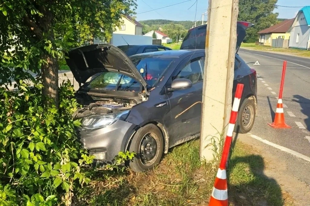 ⚡Вчера днем в нижнем посаде Тобольска произошло ДТП, в котором пострадали два человека, включая мало