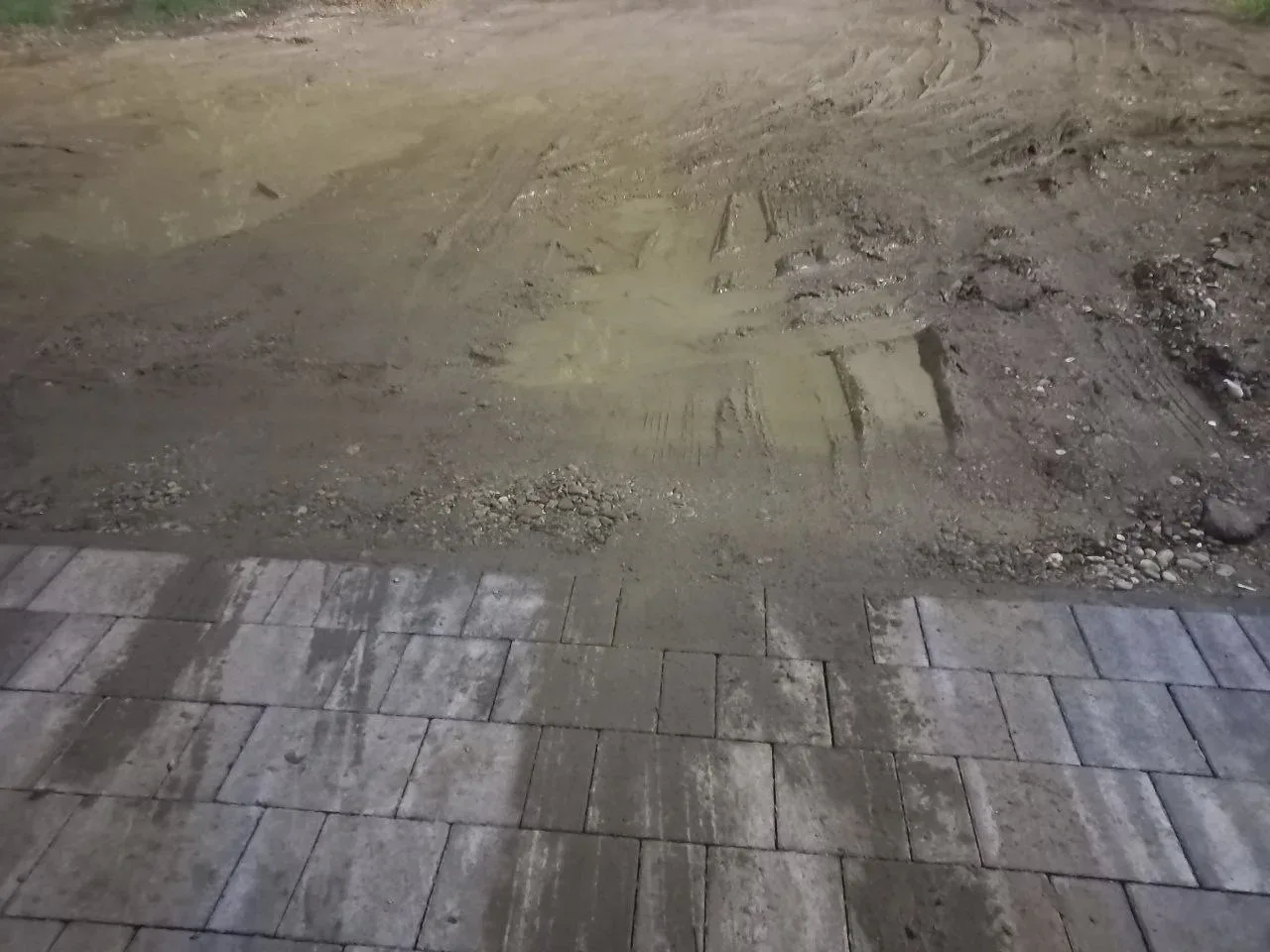 🚧 Жительница пожаловалась на тротуары после благоустройства