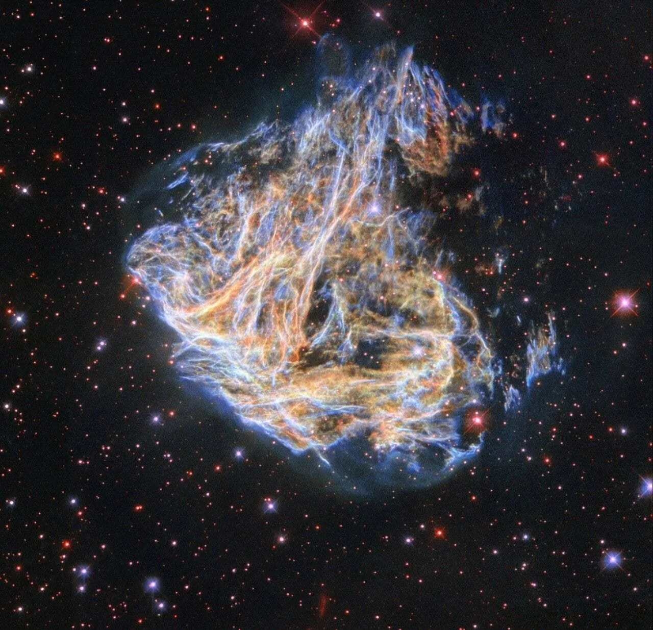 🛰️Снимок Хаббла самого яркого остатка сверхновой DEM L 190 в Большом Магеллановом Облаке.