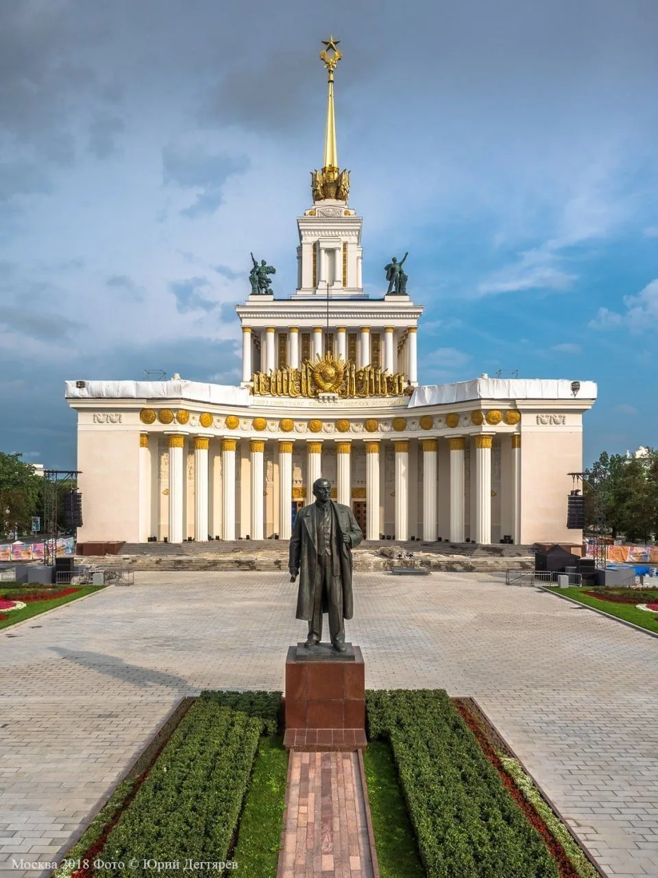 🏛 Павильон №1 «Центральный»
#ОстанкинскийРайон

📌 До 1963 года павильон носил название «Главный».
