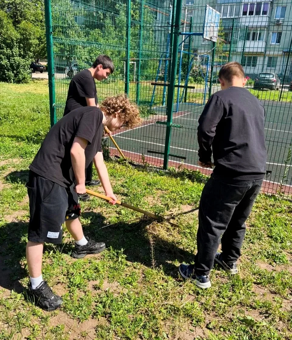 🏞 В Отрадном продолжается работа летних трудовых отрядов

Подростки активно включаются в жизнь горо