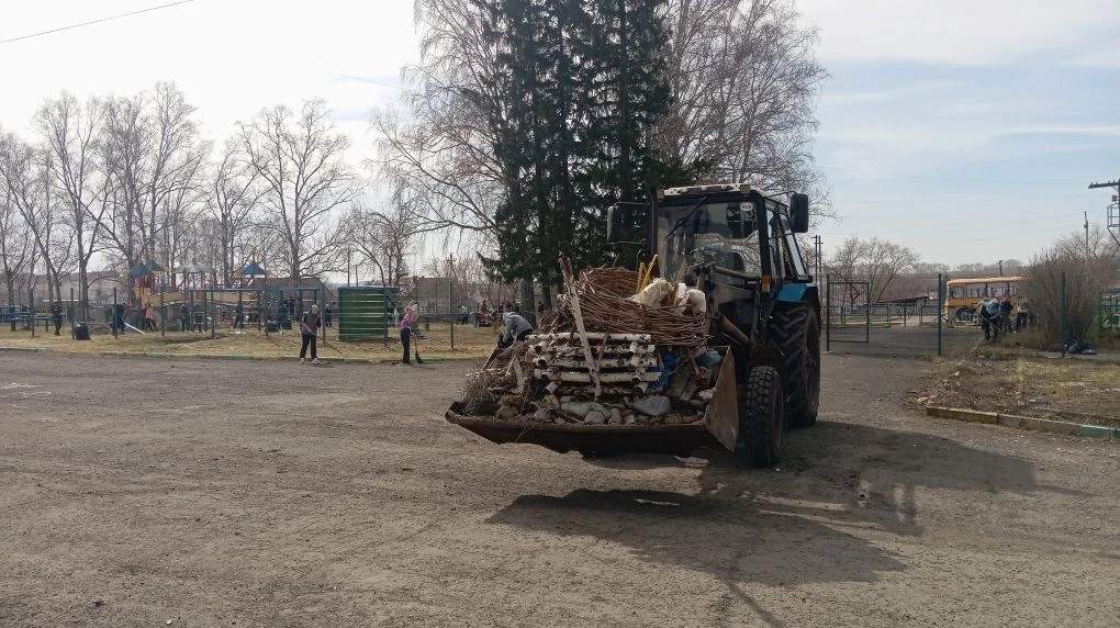 Весенний субботник: вместе делаем школу чище!