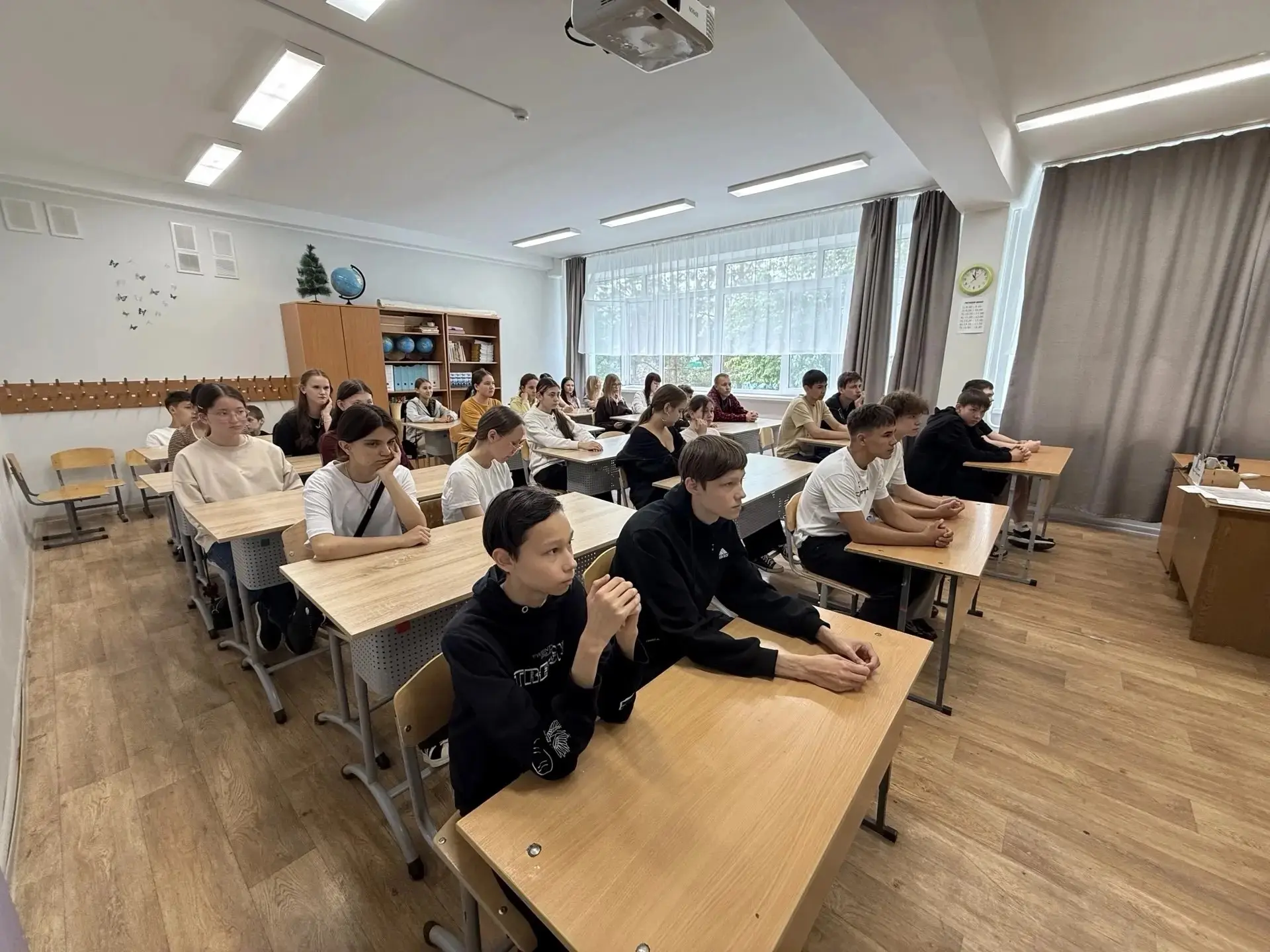 «Вода — не игрушка»: как спасатели МЧС учили наших ребят не бояться, а думать.
В нашем лагере прошел