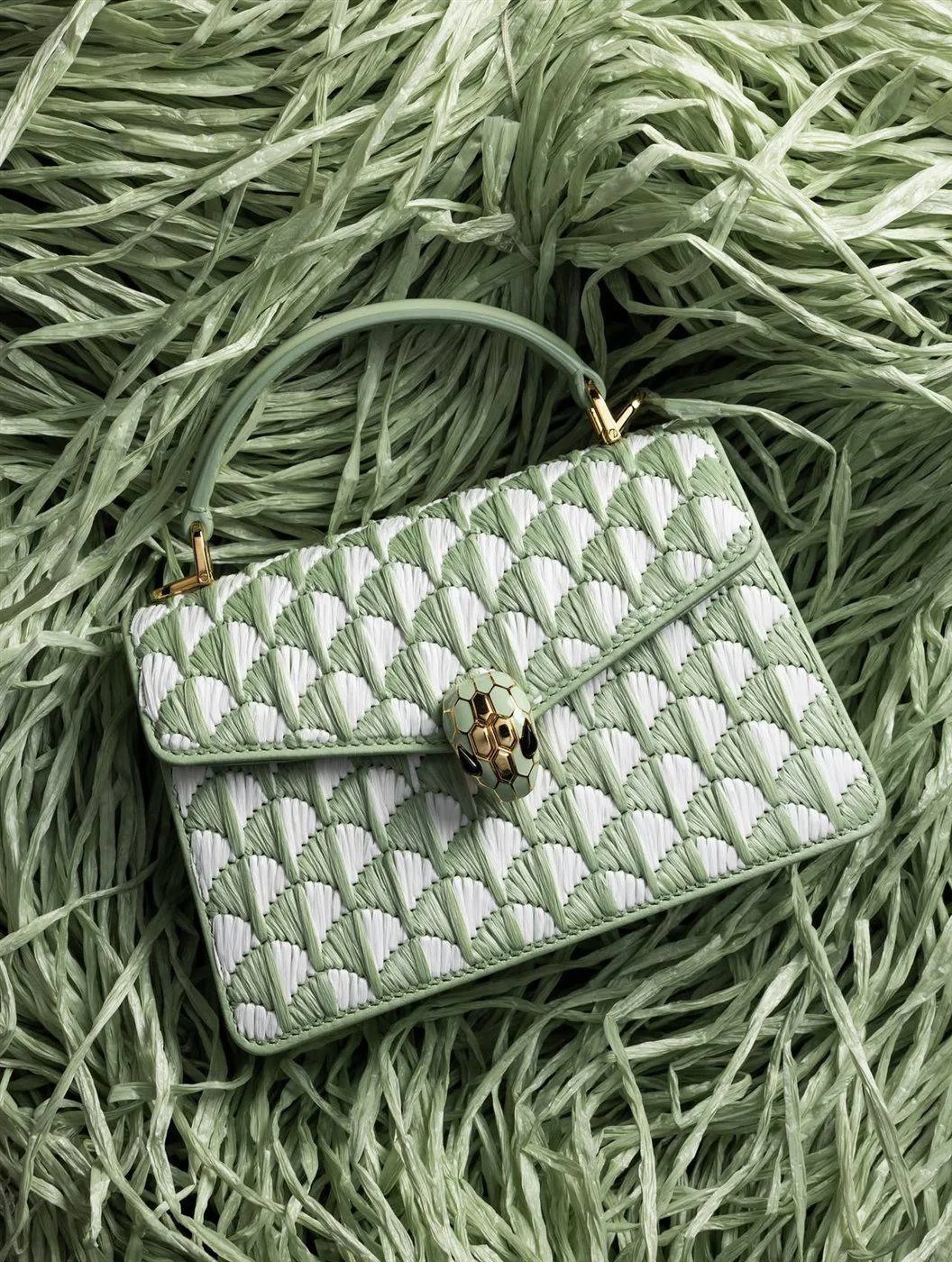 🐍✨ Bvlgari представили новую интерпретацию культовой сумки Serpenti Forever, вдохновленную древнери
