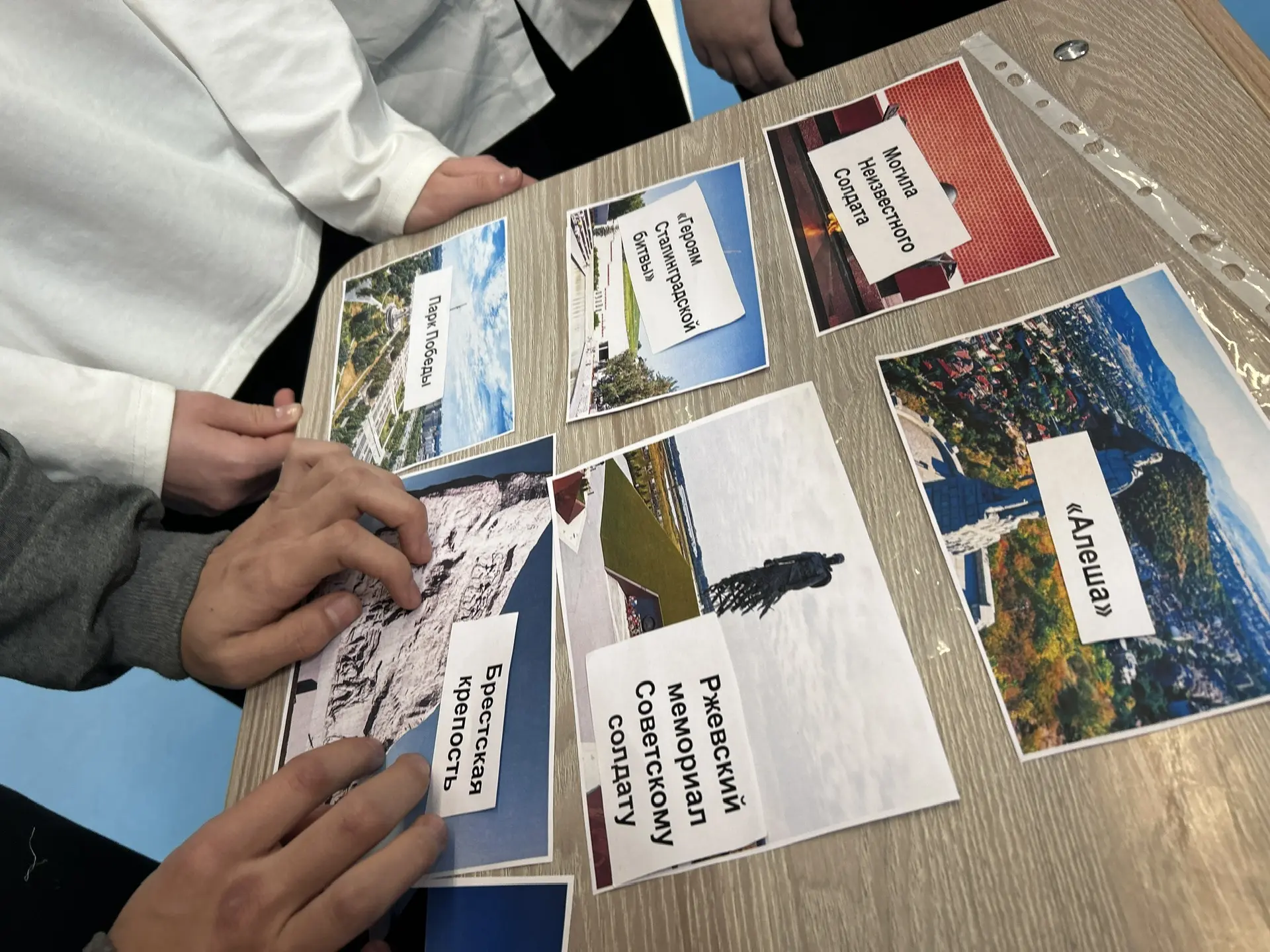 Сегодня в школе прошла «Зарница» для 8-9 классов! 🇷🇺💪  В этом году мы посвятили её месячнику патриот