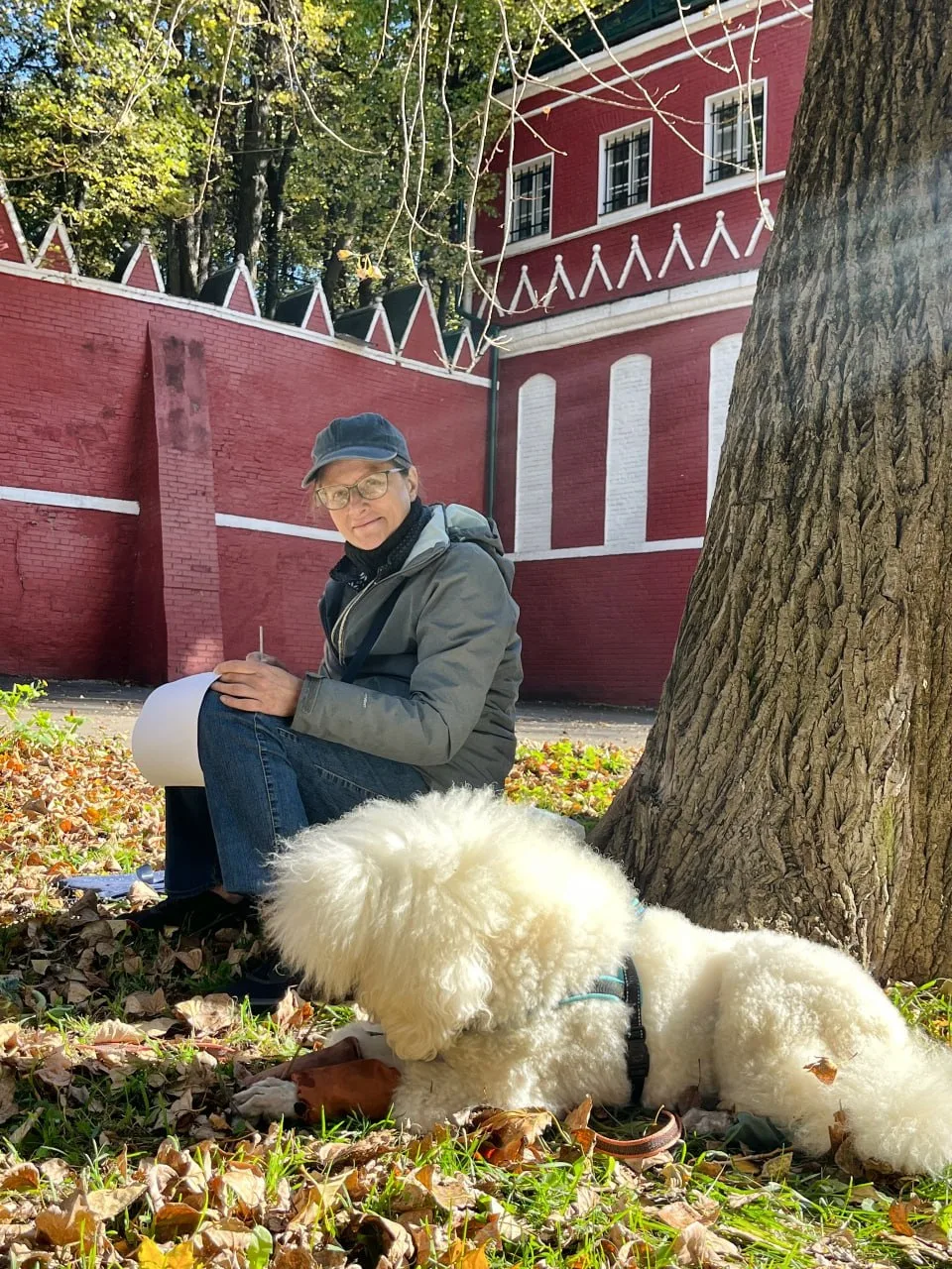 Герои-плэнеристы недавно были в Михалково и создавали рисунки элементов усадьбы!)