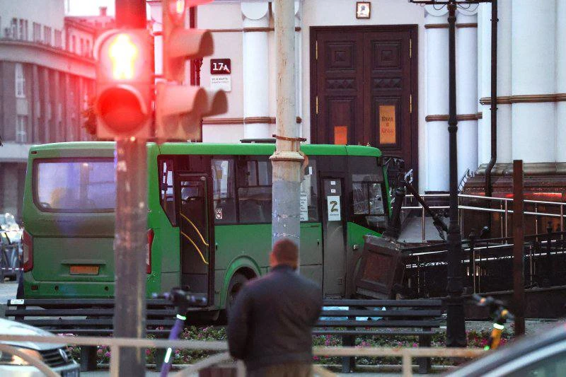 Водитель автобуса арестован после ДТП с четырьмя погибшими у храма "Большой Златоуст"

Ленинский рай
