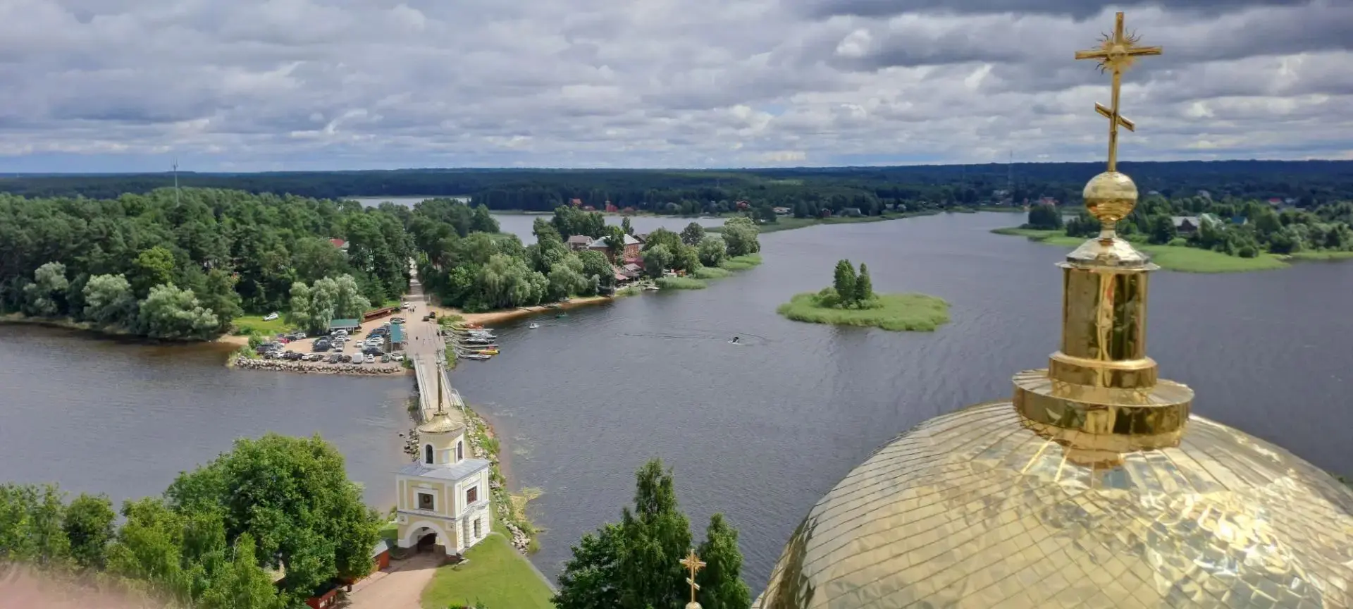 ⛪ Нило-Столобенская пустынь

📍Новаторов, 28
📍Новаторов, 34к1
📍Новаторов, 34к2

🏞️ Во время проек