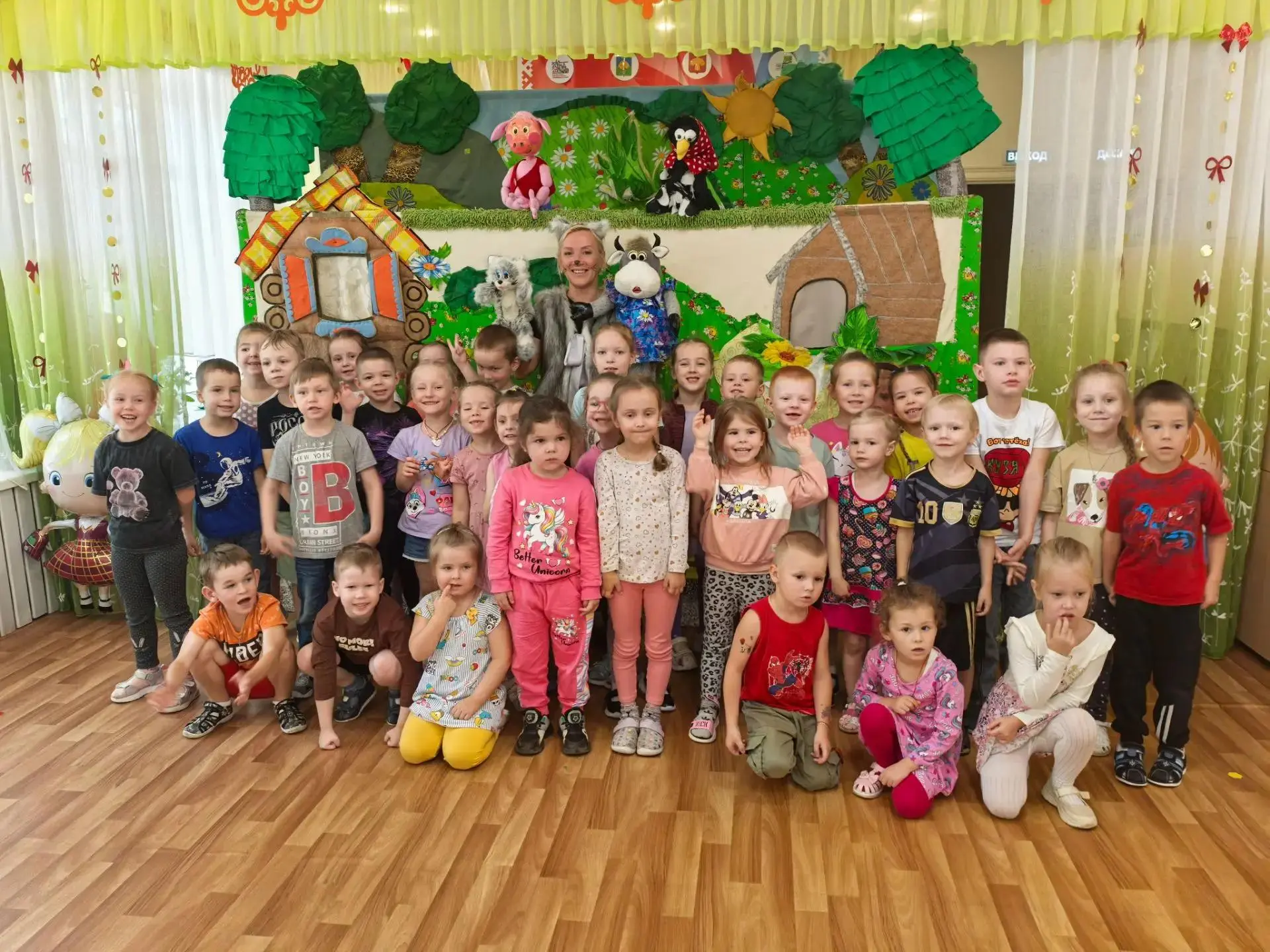 В нашем детском саду состоялось выездное представление кукольного театра. Воспитанники ...