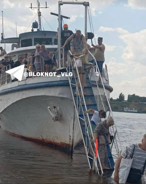 Волгоградцы пожаловались на опасную переправу на Сарпинский

На противоположном берегу острова нет п