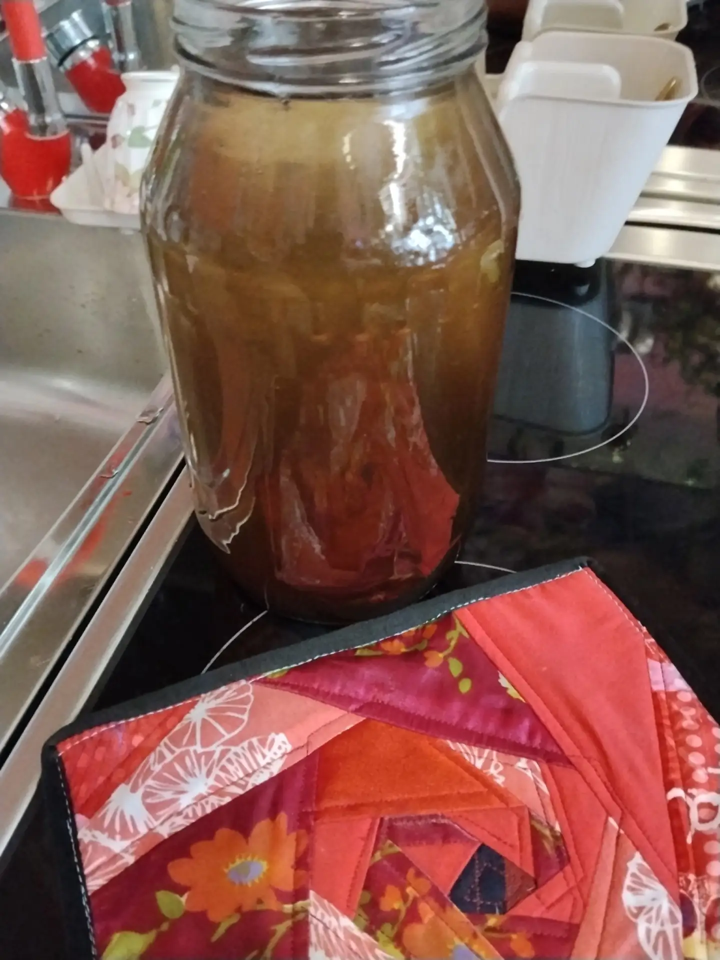 Вода холодная, может быть и горячая. Рядом с ЦТП живем.
