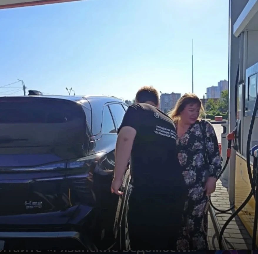 ПОКА РЯЗАНЦЫ СТОЯТ В ОЧЕРЕДЯХ ЗА БЕНЗИНОМ, ВОЛОНТЁРЫ ВЫШЛИ НА ПОМОЩЬ