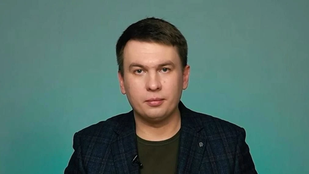 Блогера Илью Ремесло задержали в Санкт-Петербурге по делу о фейках против ВС РФ, адвока...