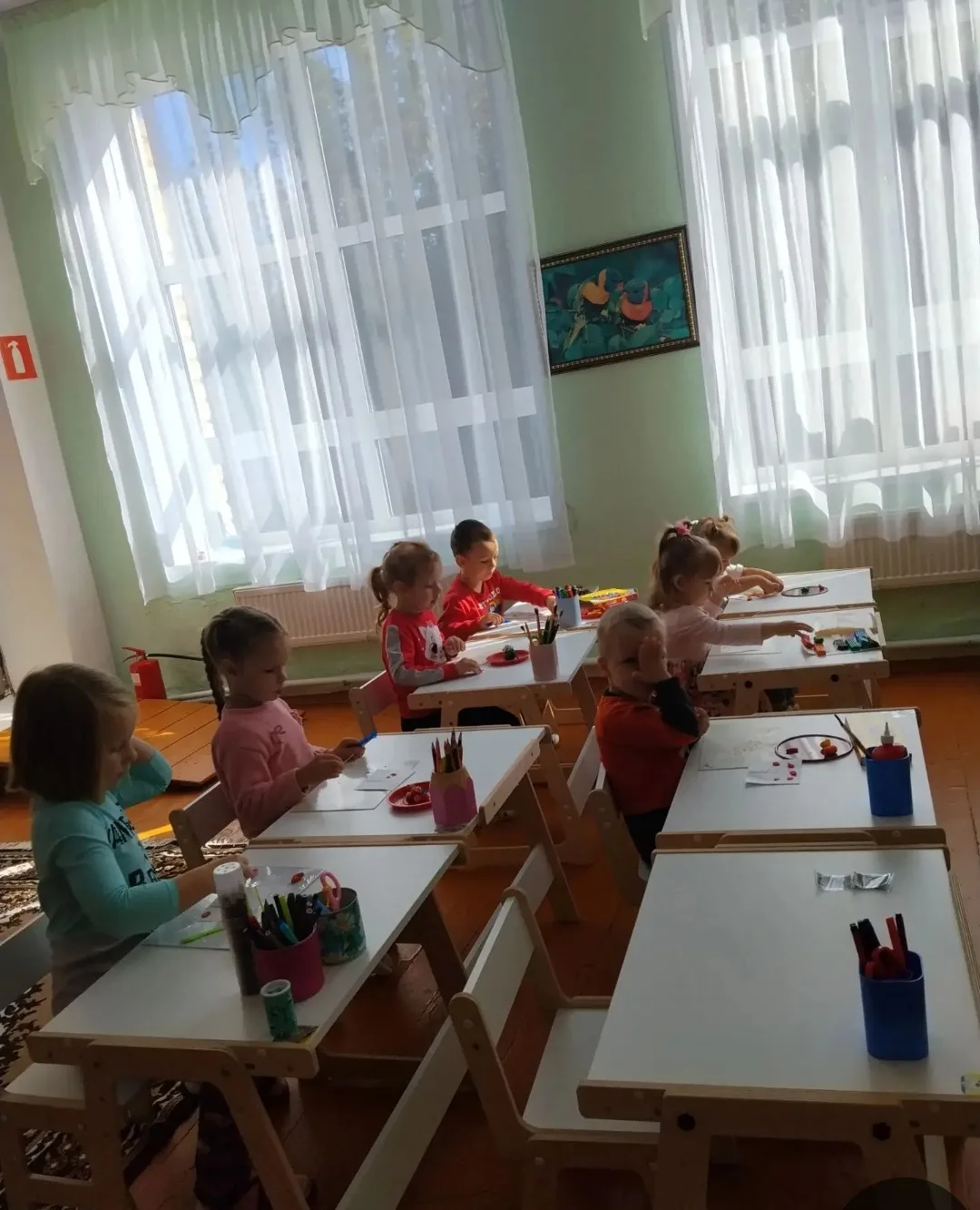 "Грустно дереву без листьев,
