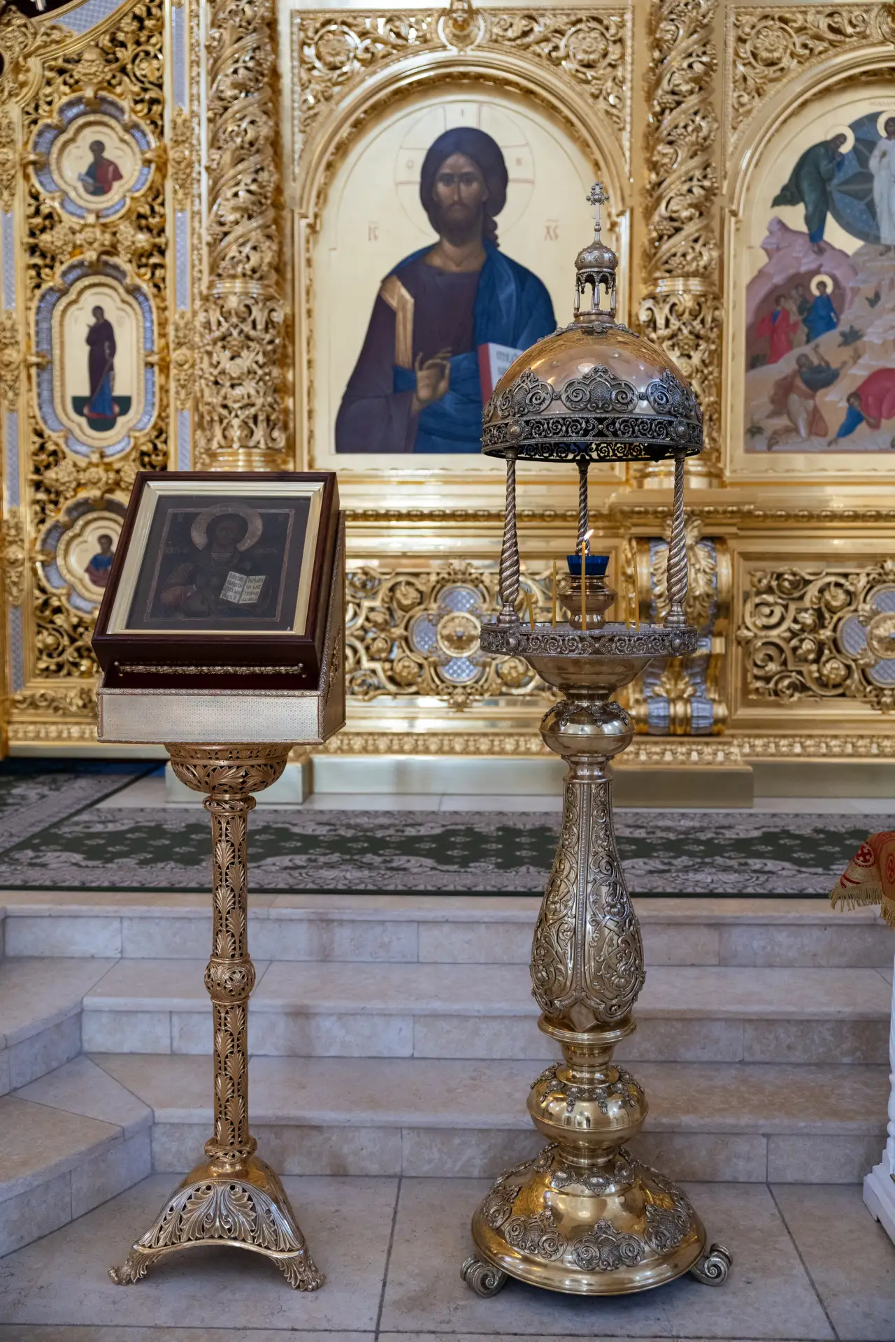 СБОР НА ПОДСВЕЧНИКИ