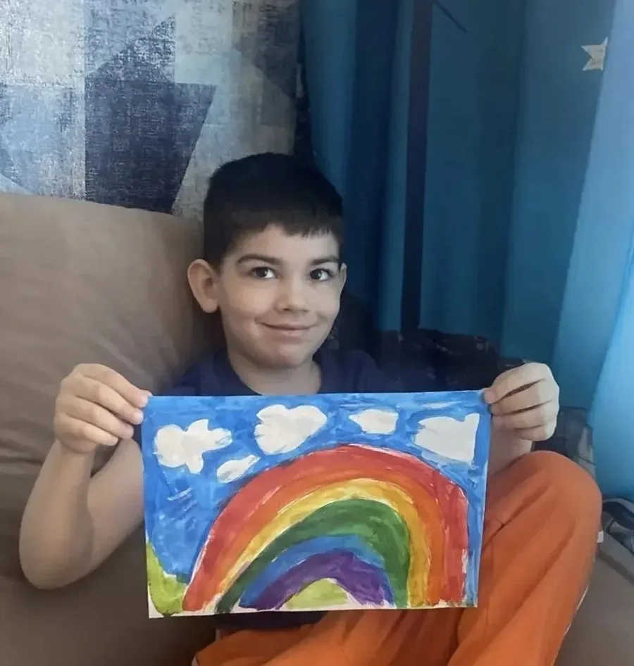 🎨 «Разноцветная неделя»: играем, учимся, творим вместе!  Каждый день — новый цвет. Ребята знакомилис
