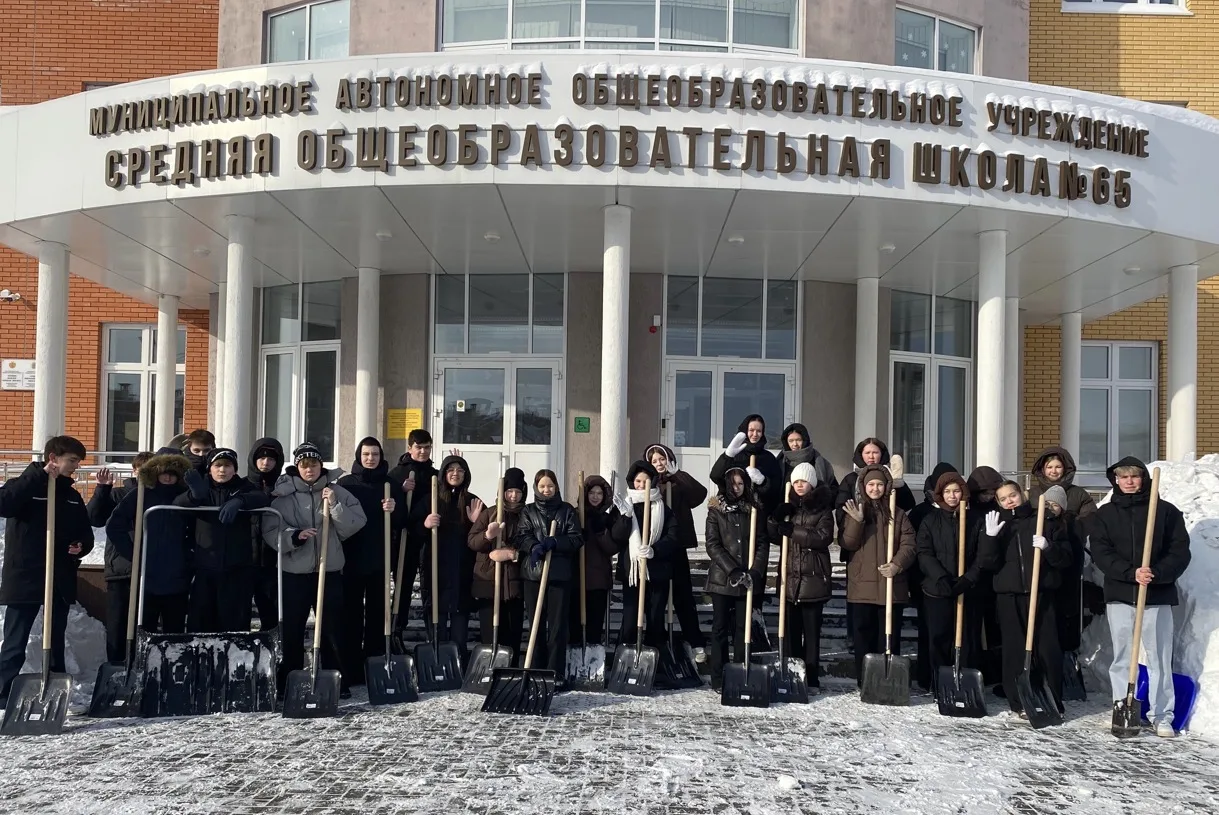 В Чебоксарах состоялся масштабный субботник в рамках акции "Помоги дворнику"!   В этом году зима щед