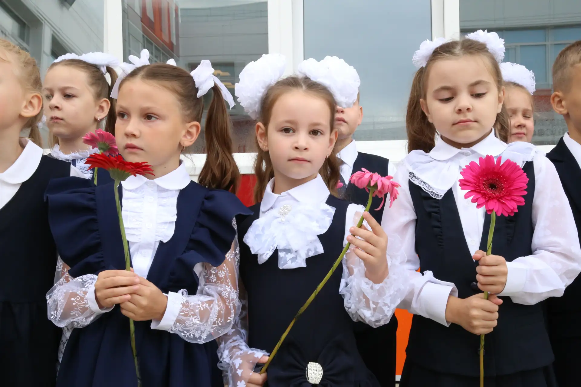 1 сентября – праздник, который объединяет поколения. Сегодня для тысяч орловских ребят ...