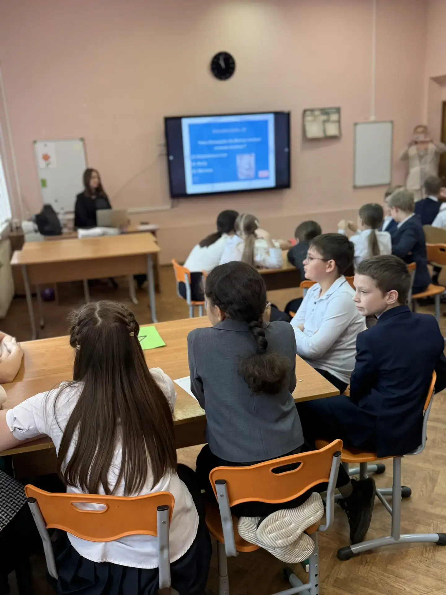 🧠 Кто сказал, что о здоровье нельзя говорить интересно?  ✨ Вчера в школе прошла игра «Брейн-ринг» на