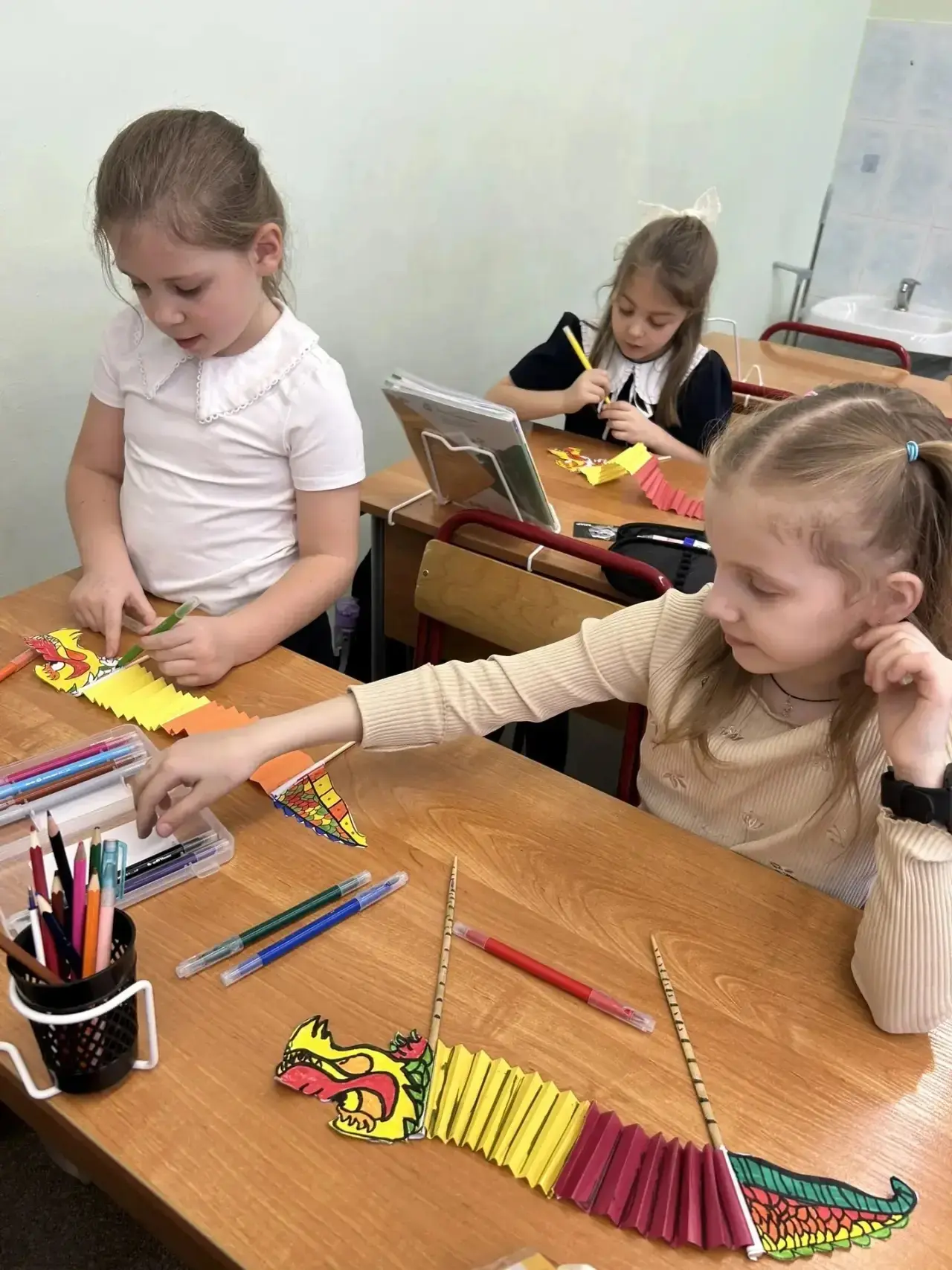 Наши юные  исследователи знакомились с культурой, языком и национальными особенностями Китая  через 
