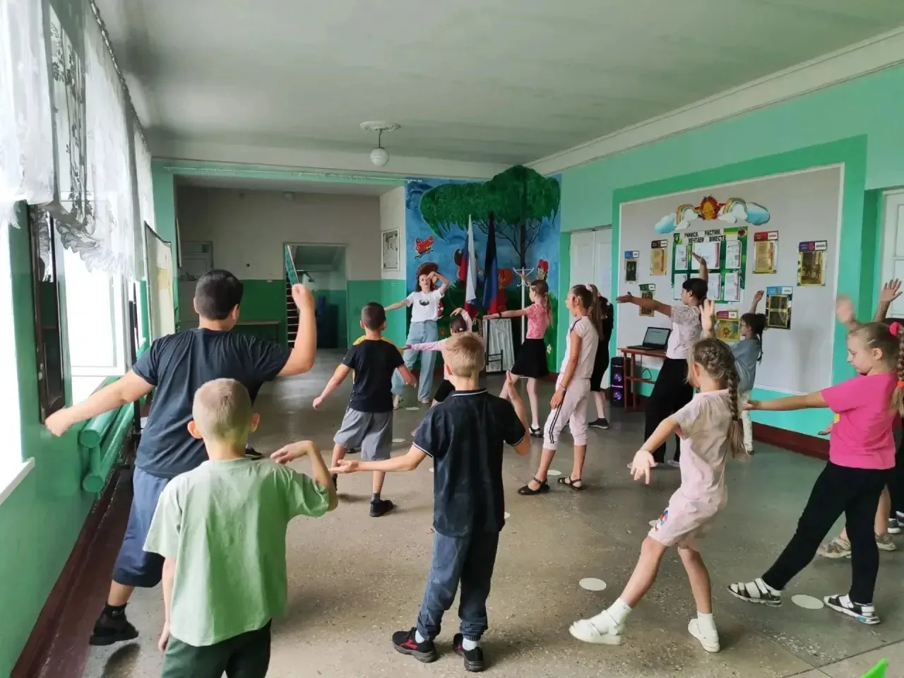 ☀️ День в лагере «Солнышко» был посвящён Дню семьи, любви и верности. После зарядки и завтрака ребят