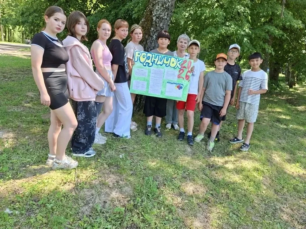 "День русской берёзки» 🌳 

В лагере прошёл тематический день, посвящённый русской берёзке — одному 