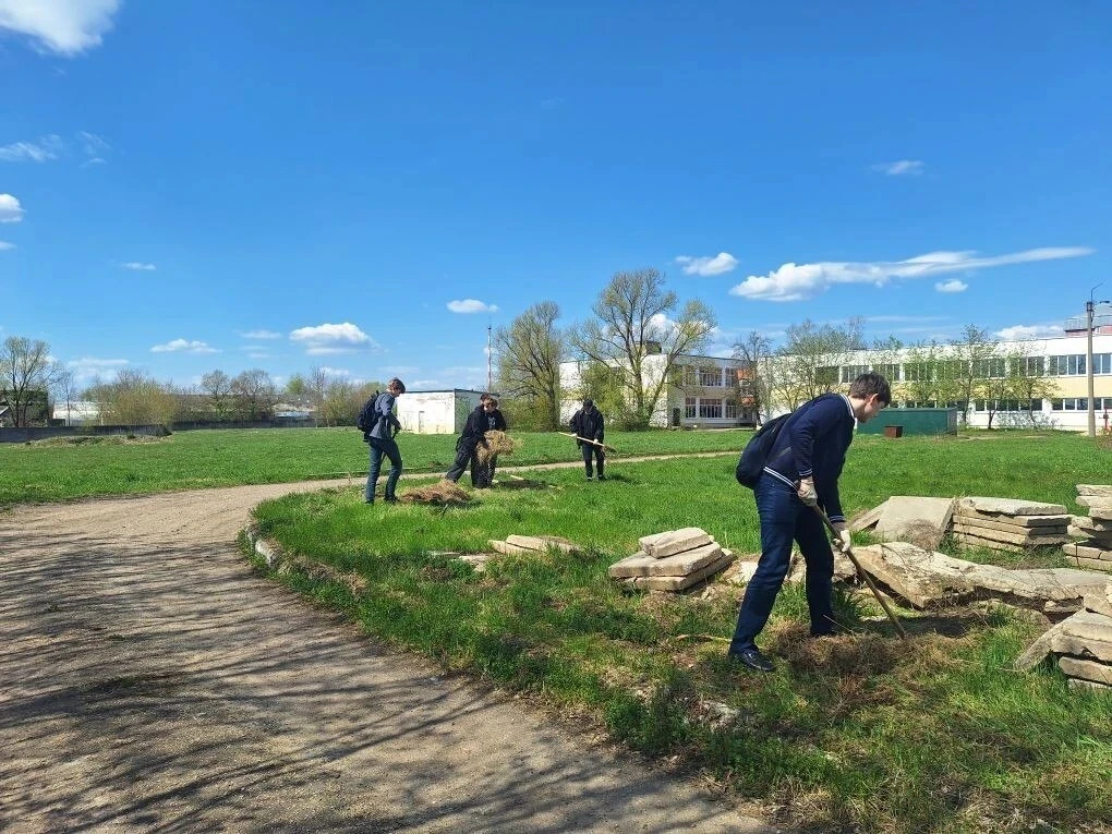 ▌ 🧹 Чистый колледж — дружный коллектив!  Наши студенты из ФП «Профессионалитет» (нацпроект «Молодёжь