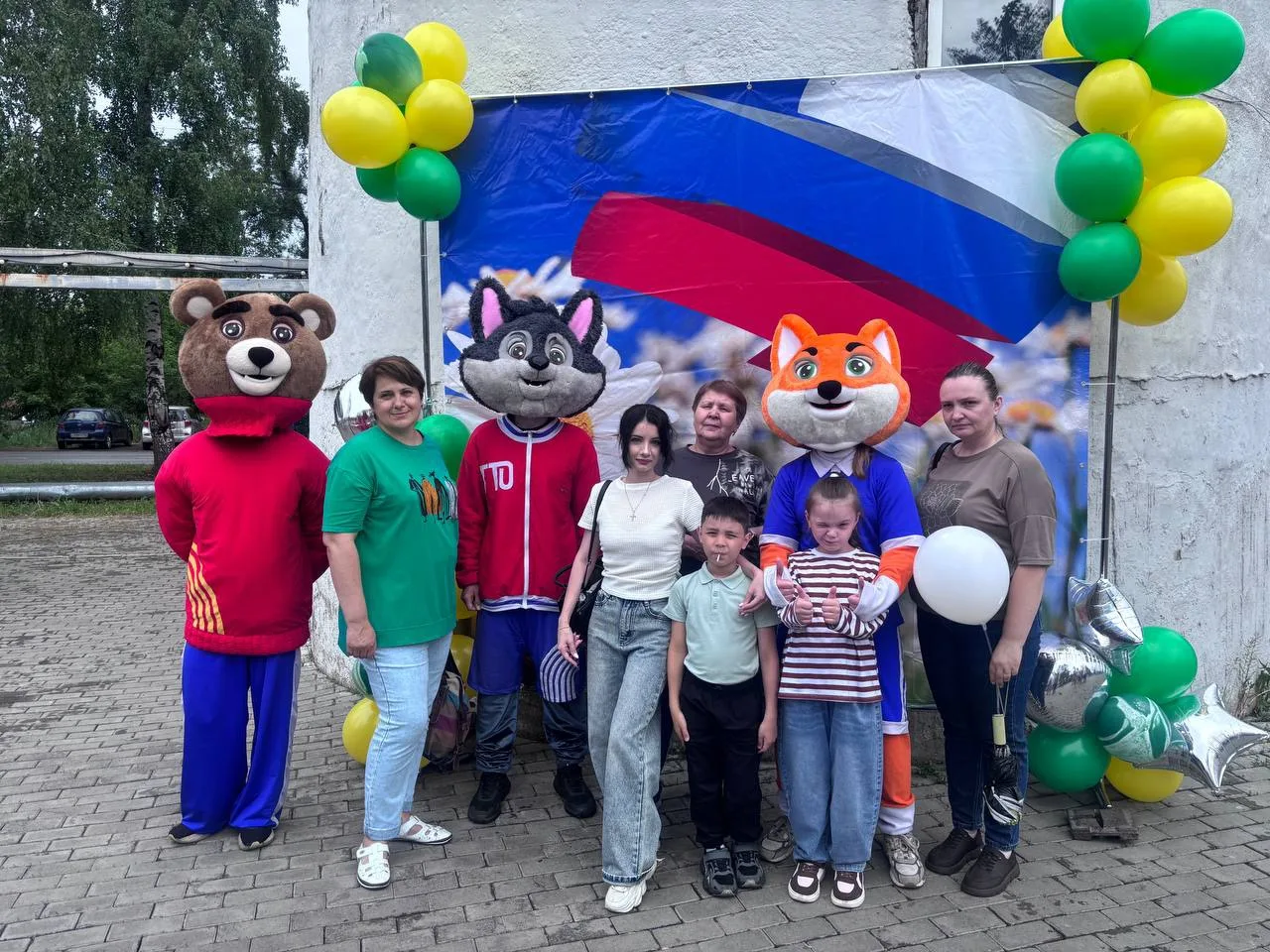 Наши педагоги дополнительного образования приняли участие в праздничном концерте ко Дню...