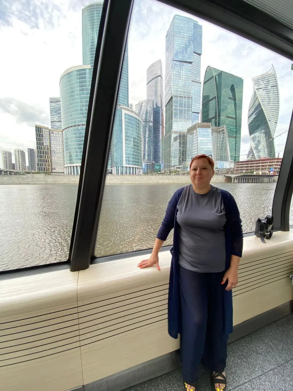 Жители Соснового Бора, хочу предостеречь от этой женщины, входит в доверие, хорошо обща...
