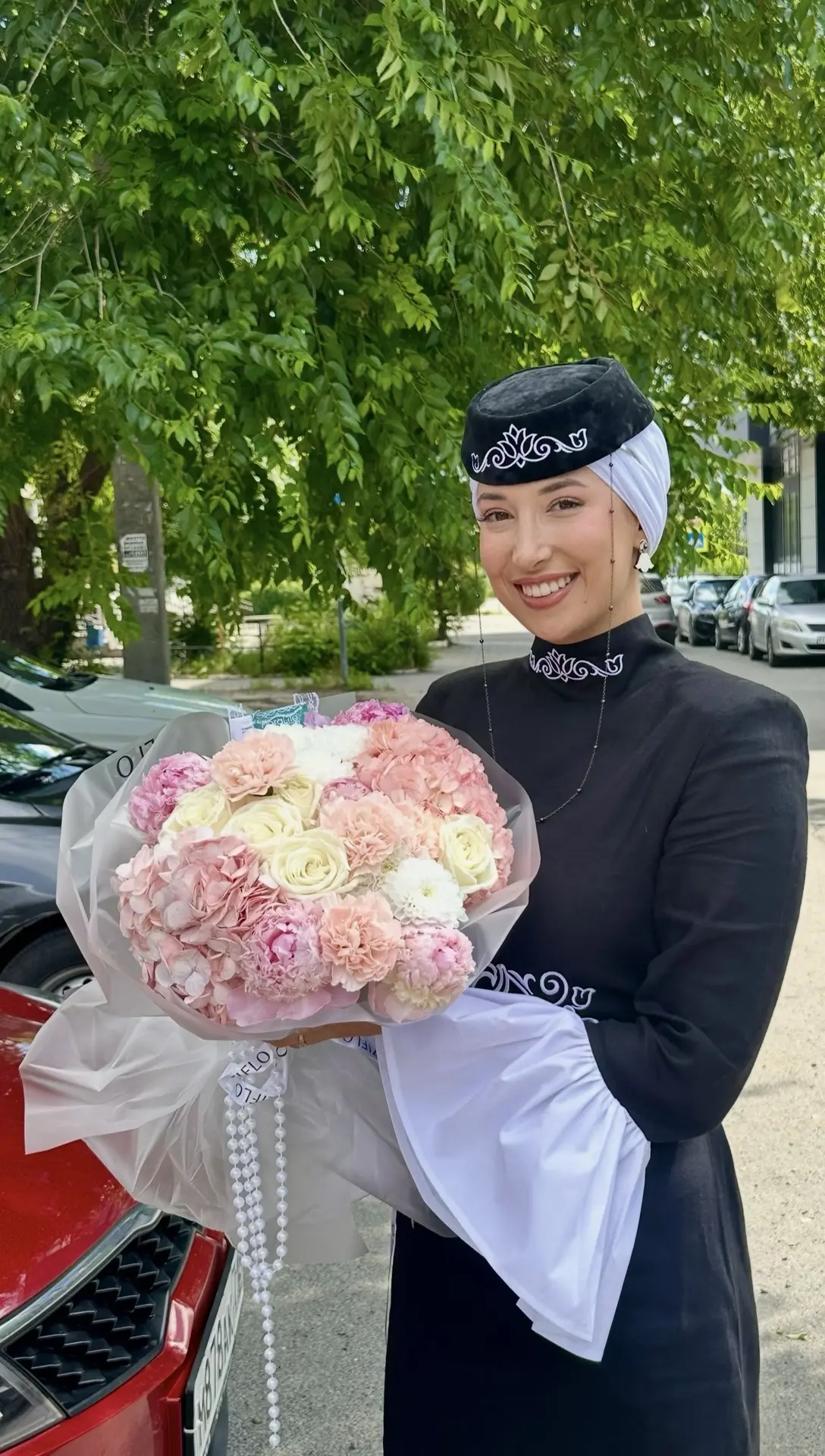 Илүзәнең тормышы җиңел түгел, 17 яшь булганда, әнисен югалта, аннары кызын Сәфинәне алы...