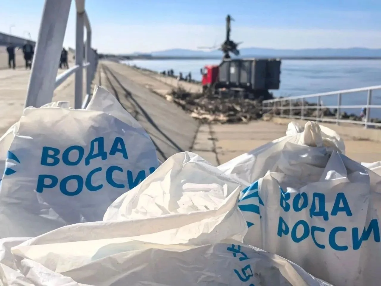 🌊 Около 100 куб. метров мусора собрали на дамбе в районе арены «Ерофей»