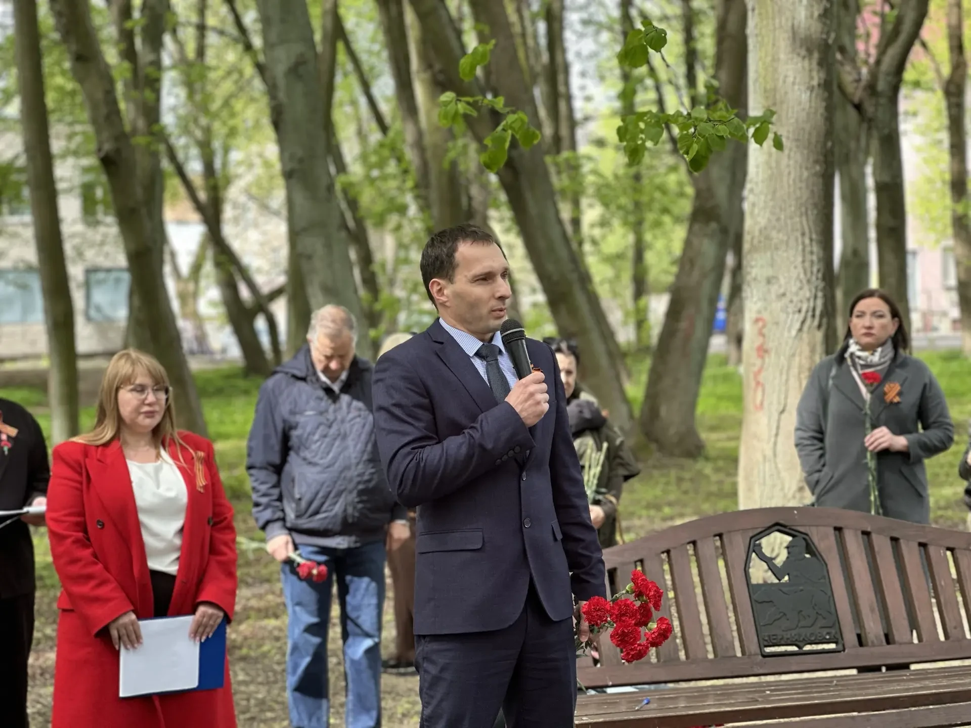 Герои нашего времени: память бойцов СВО почтили на Аллее Славы  Сегодня на Аллее Славы состоялась тр