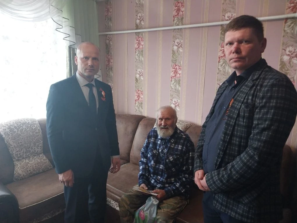 Вчера заместитель председателя Совета депутатов Шубин А.Н. и начальник Пакалевского тер...