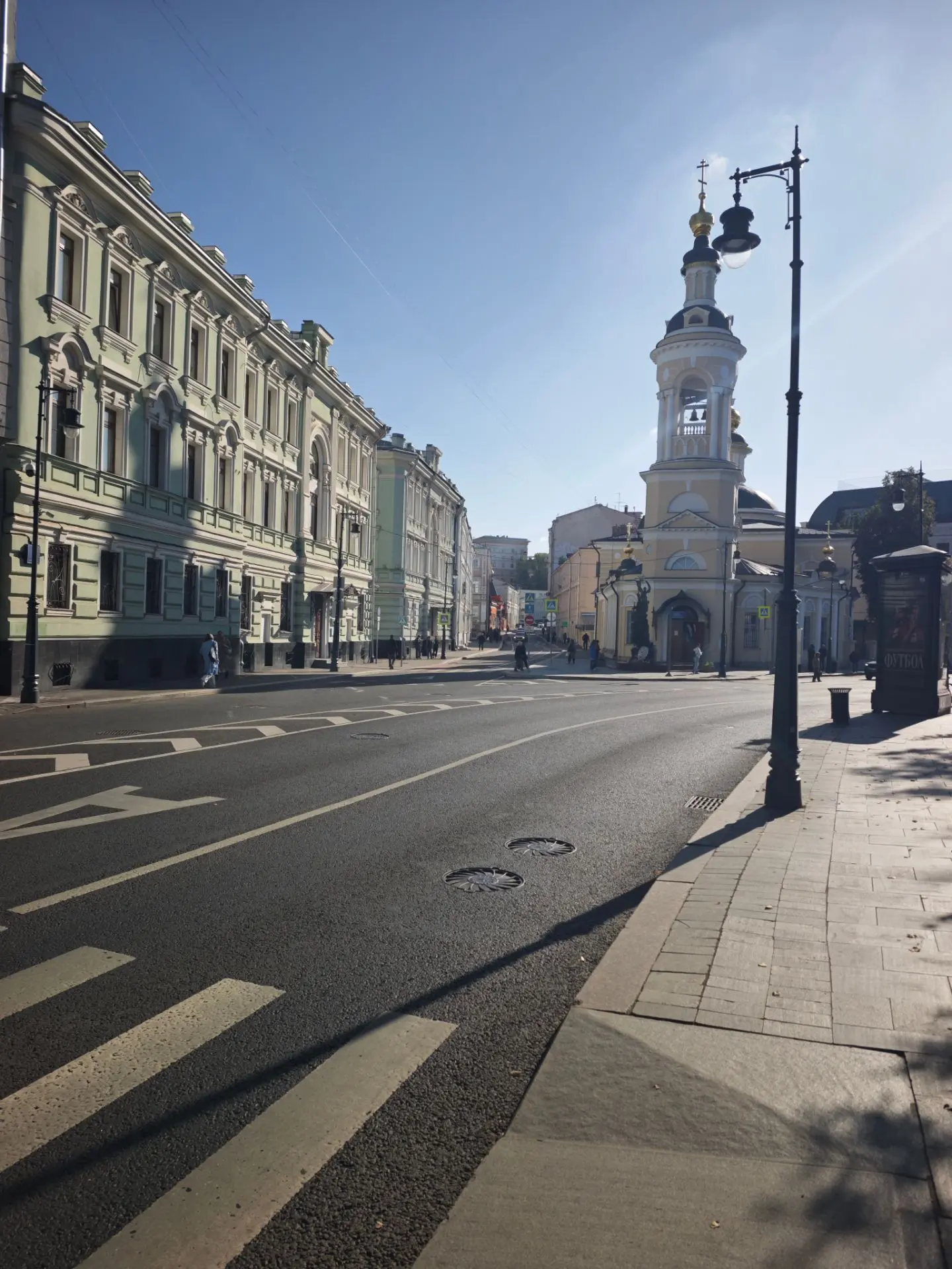 Московская осень. Через 10 минут на Экспертный совет ВАК. А пока – московские улицы и храм