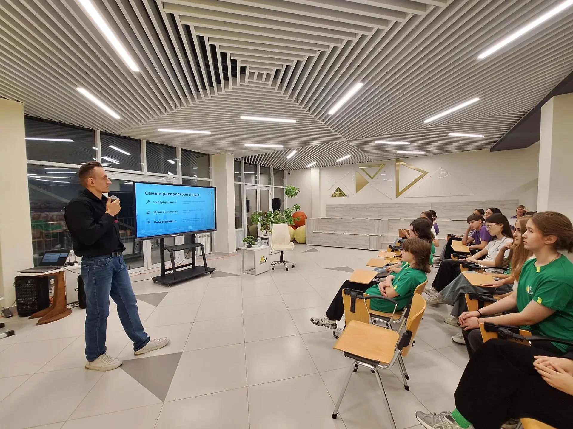 От фейковых ссылок до вербовки: как защитить ребёнка в интернете
