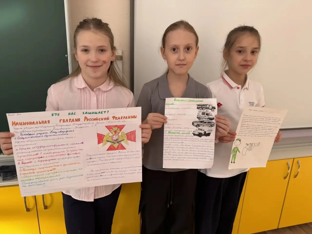 🇷🇺👋🏻 Дорогие друзья! Поздравляем всех с Днём защитника Отечества! ❤️🤍💙 Этот праздник — прекрасный по