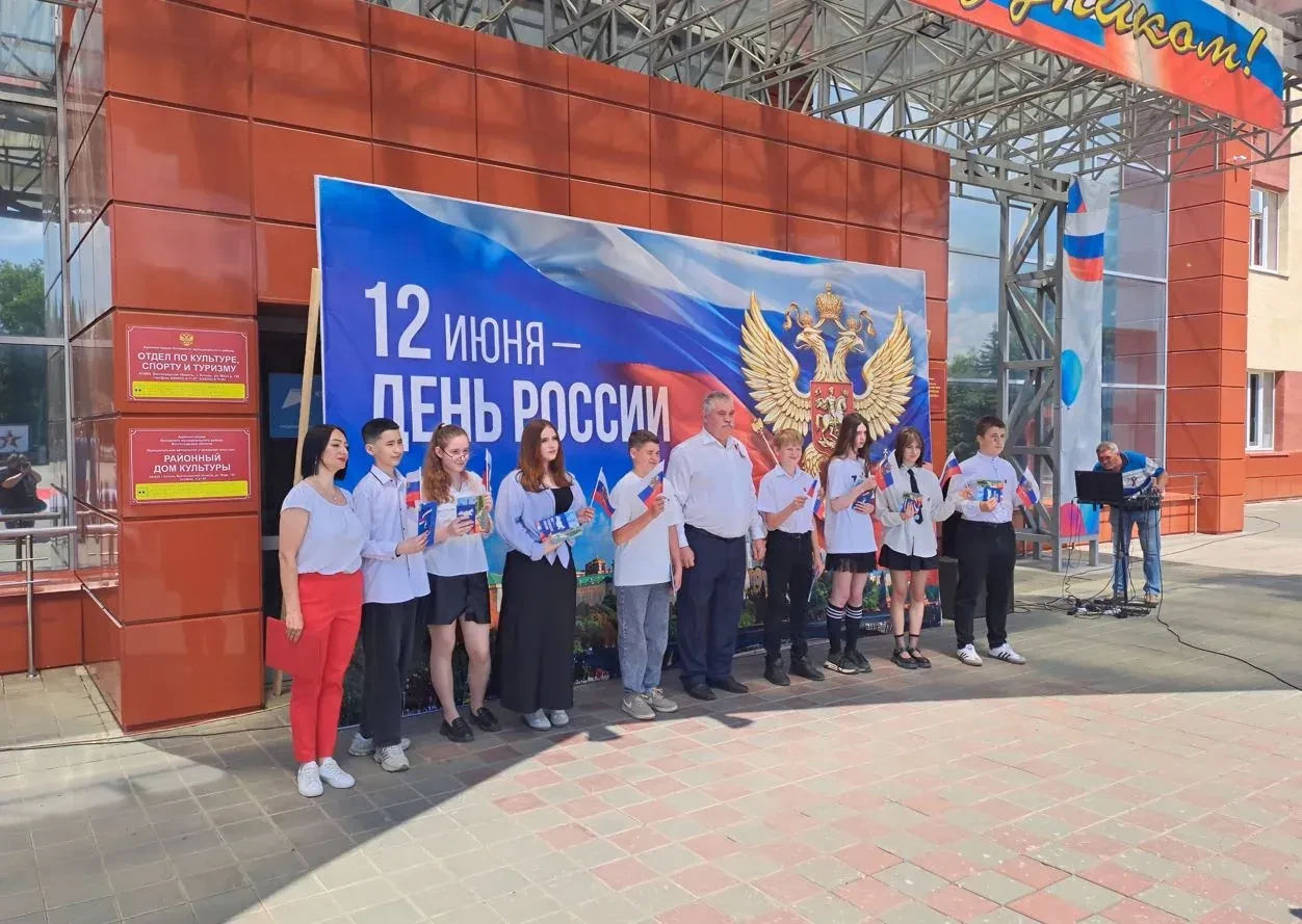 Вчера, в День России, на «Сталинградской площади» и в парке «Влюблённых» прошёл районный фестиваль н