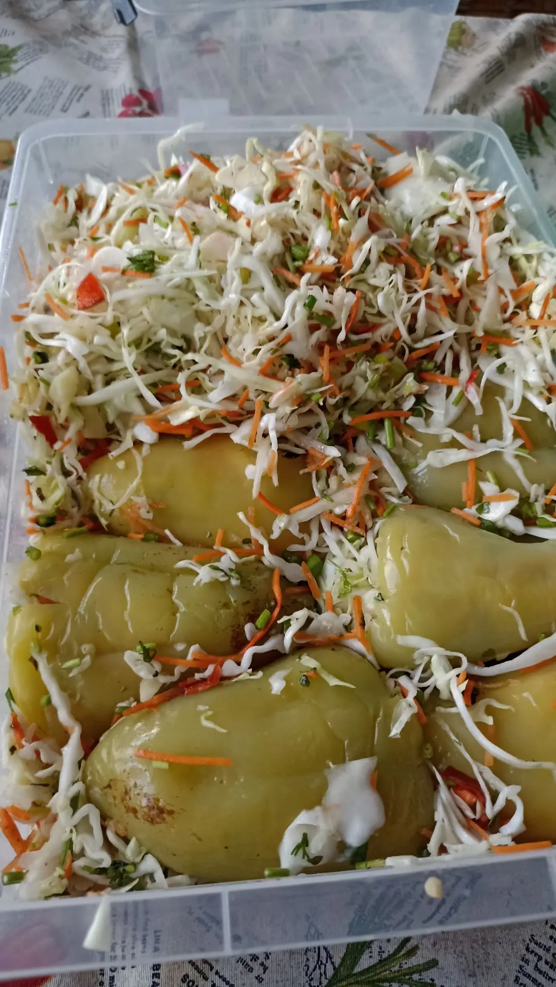 Сделала свой любимый маринованный перчик с капустой и острые баклажаны)))