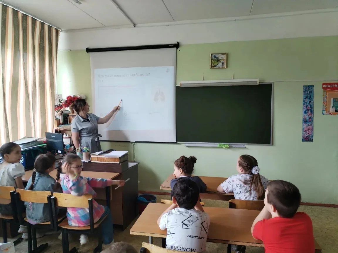 Сегодня в нашем школьном лагере — день, полный сюрпризов и полезных занятий! ✨