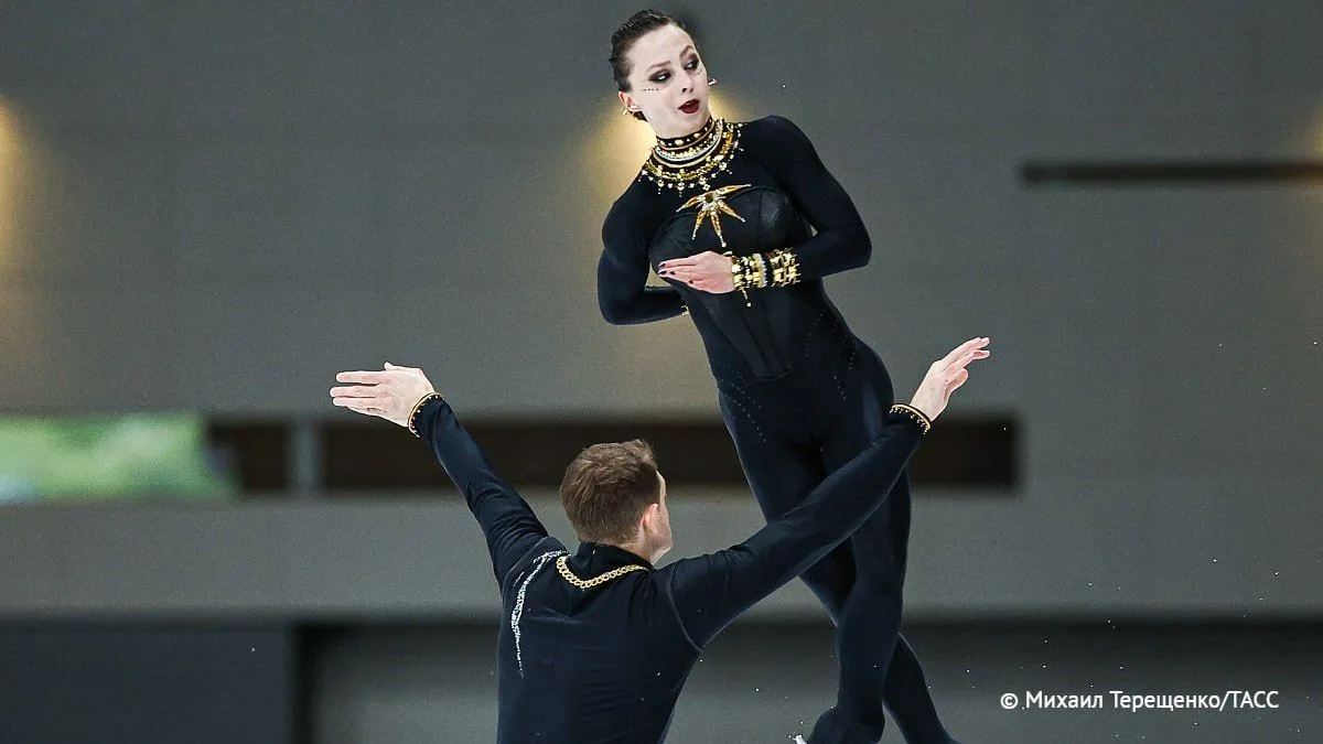 Российские фигуристы Александра Бойкова и Дмитрий Козловский выиграли международный тур...