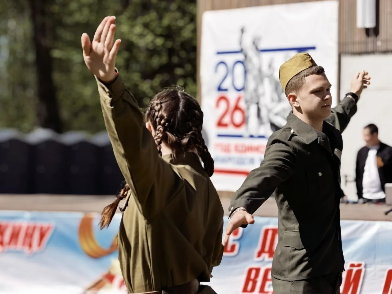 Сегодня в парке Победы на Высокой горе наши ученики подарили всем гостям настоящий праздник — исполн