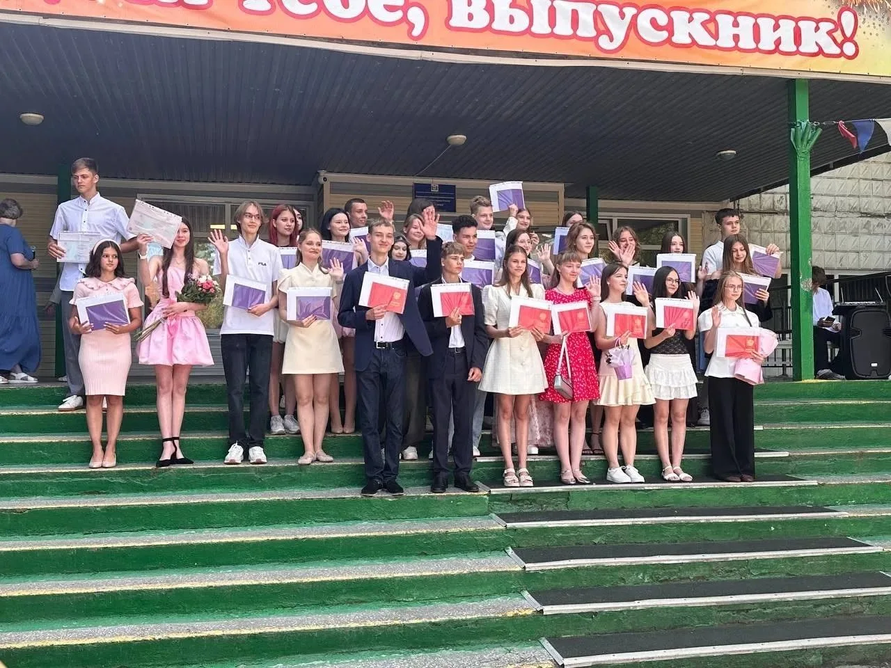 💫Вручение аттестатов в 9 классе — это незабываемое событие для каждого ученика. Это момент, когда н