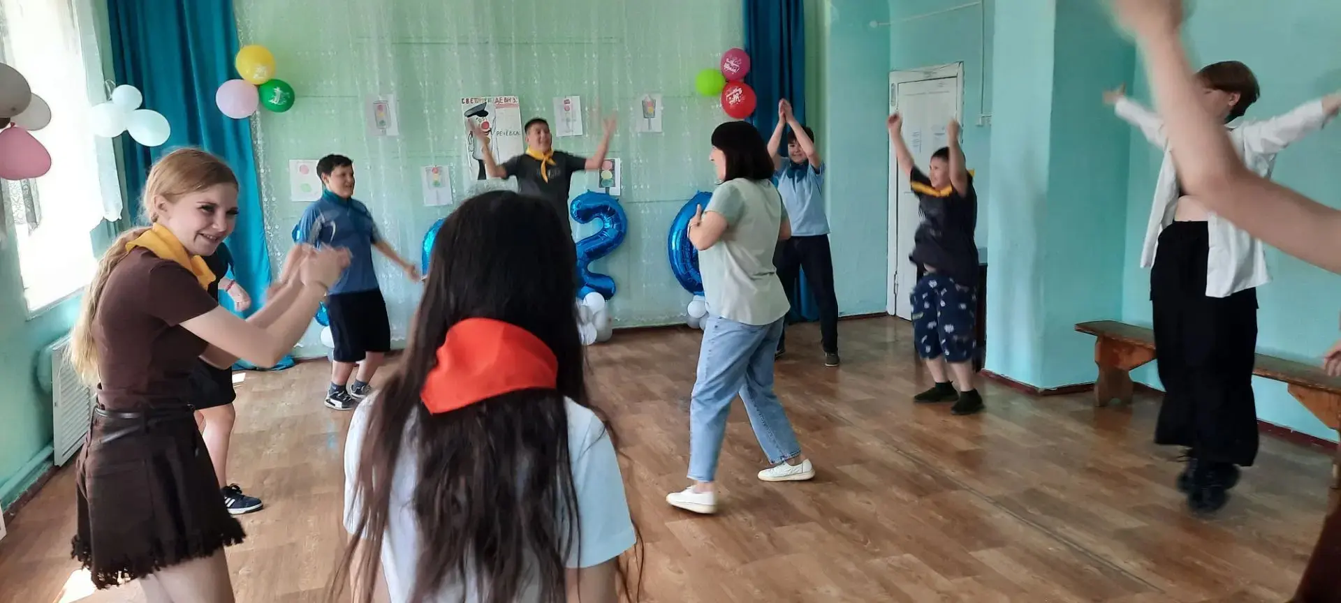 Одиннадцатый день в летнем школьном лагере "Безопасное лето" начался с традиционной утр...