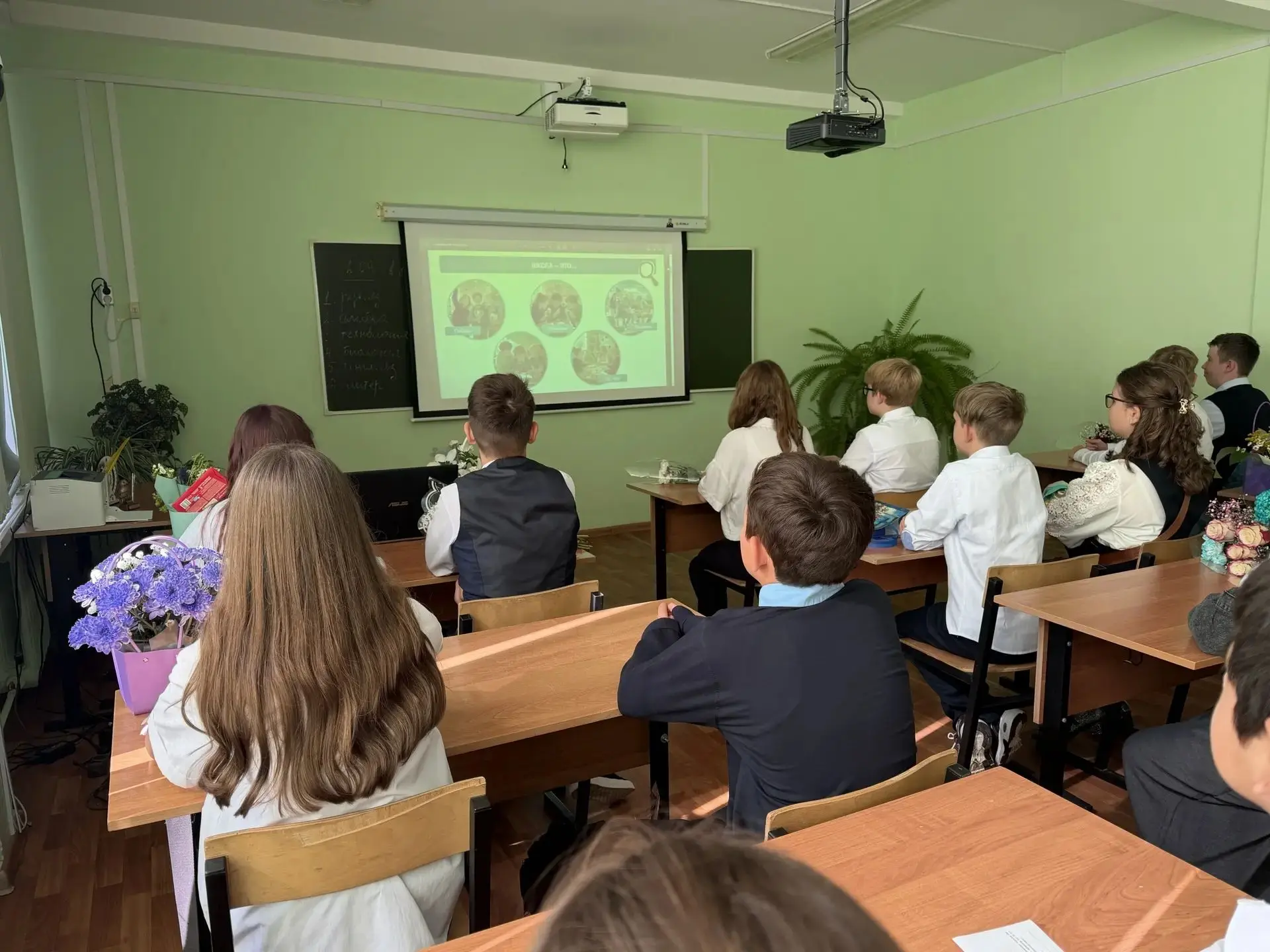 Новый учебный год начался с Разговоров о важном. Сегодня учащиеся посмотрели обращение ...