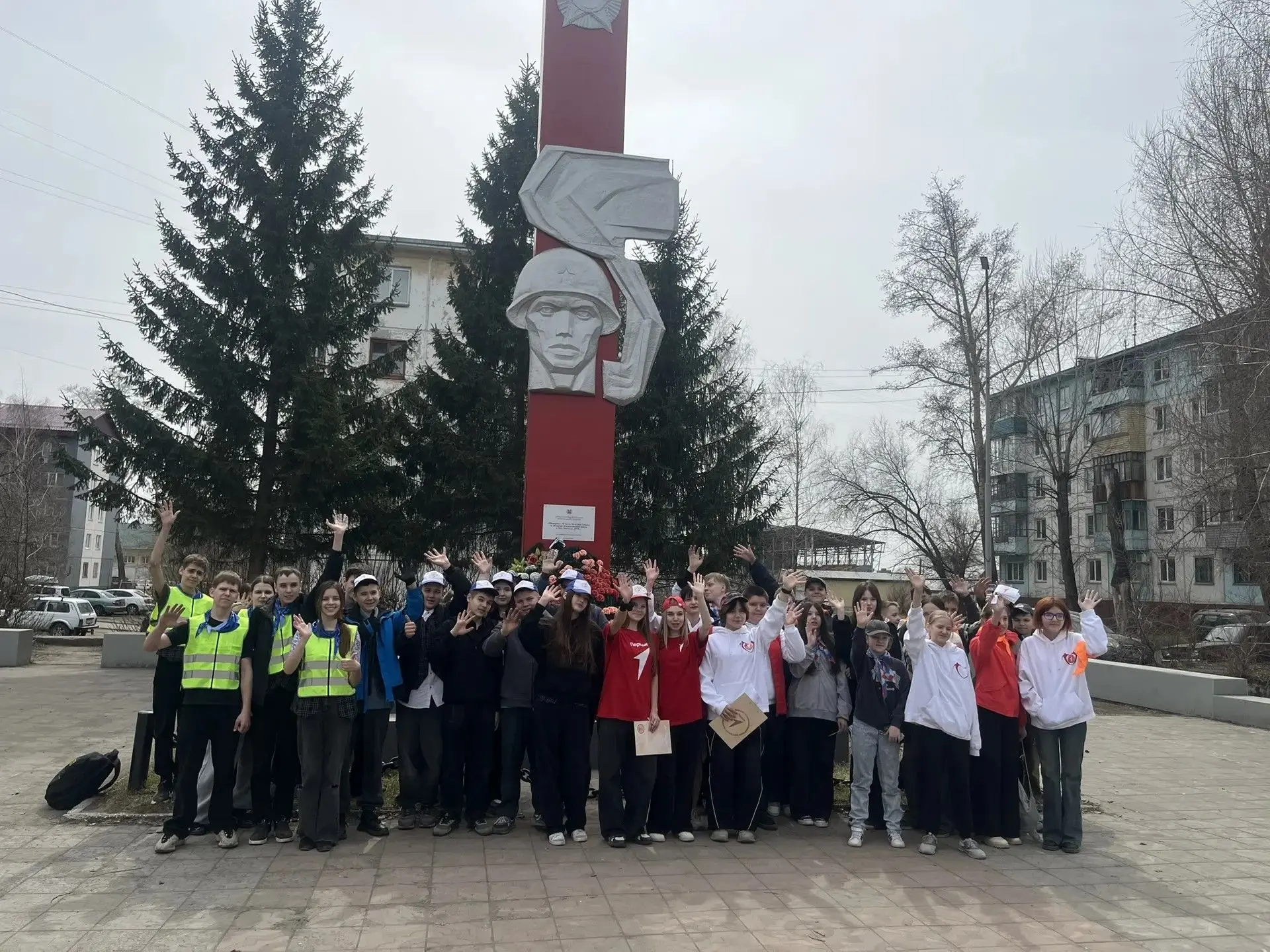 Сегодня на территории Мемориала в честь 30-летия Победы в Великой Отечественной войне было необычно 