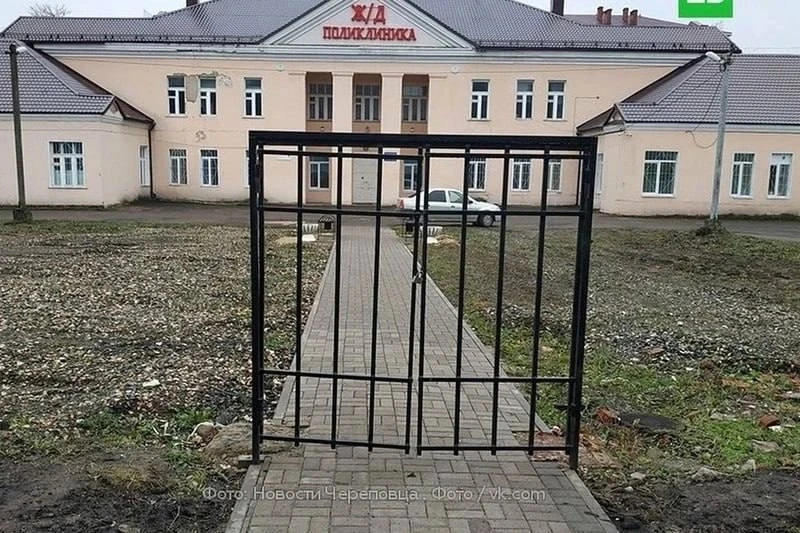 Пророссийский политический деятель Олег Царёв назвал ворота без забора в Череповце символом всего вр