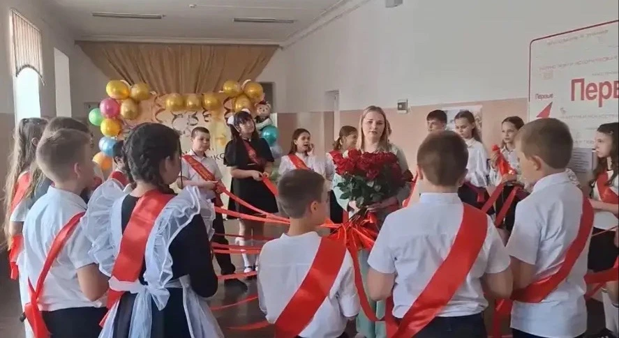 ✨ Последний звонок для 4‑х классов: прощание с начальной школой! ✨

Сегодня в нашей школе прозвучал 